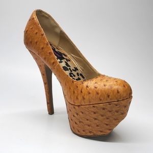 Dollhouse Opulent Ostrich Embossed Platform Stiletto Heels  NWOT